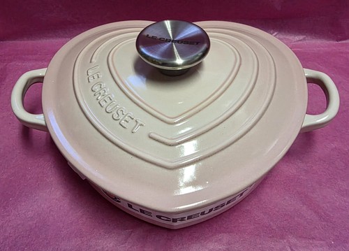 New creuset shell pink - new, le